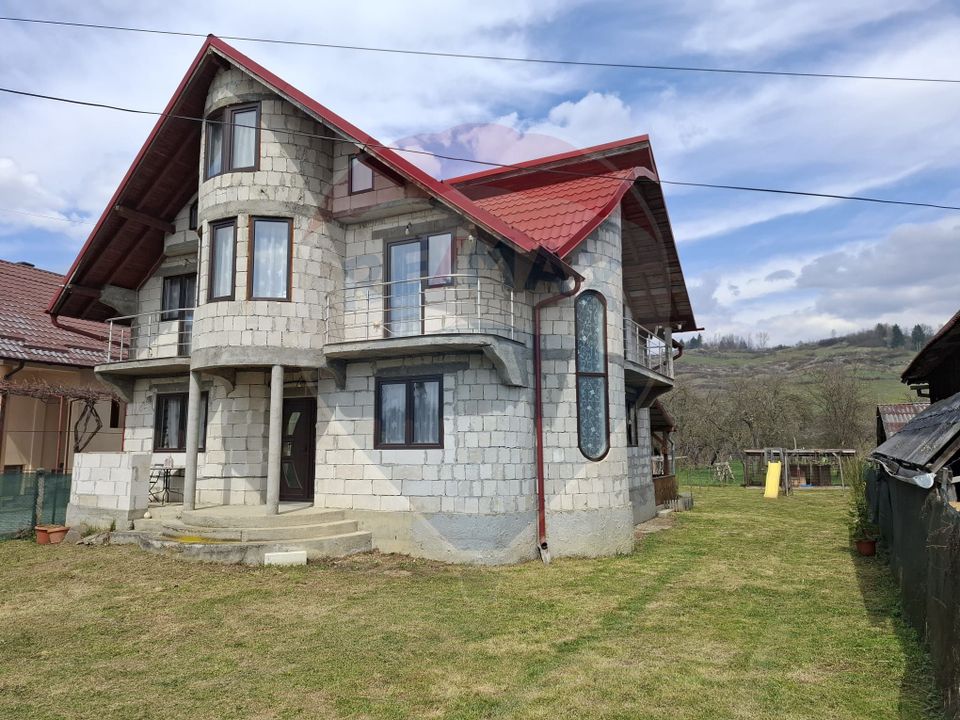 Casă / Vilă cu 5 camere de vânzare