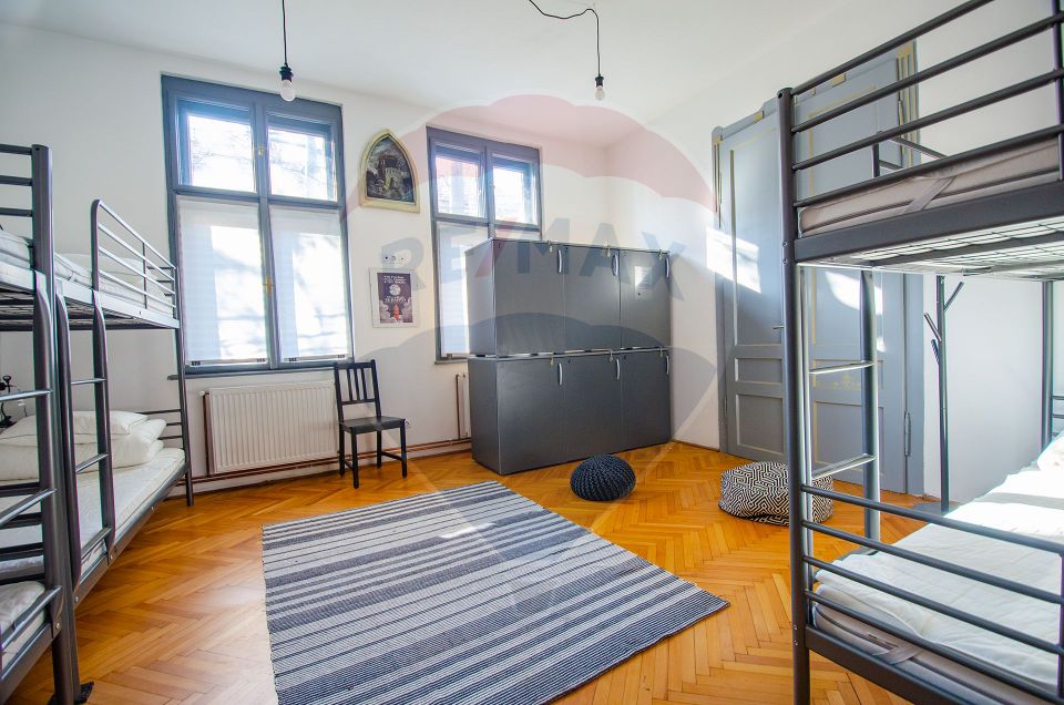 Casă / Vilă cu 6 camere de închiriat în zona Balcescu