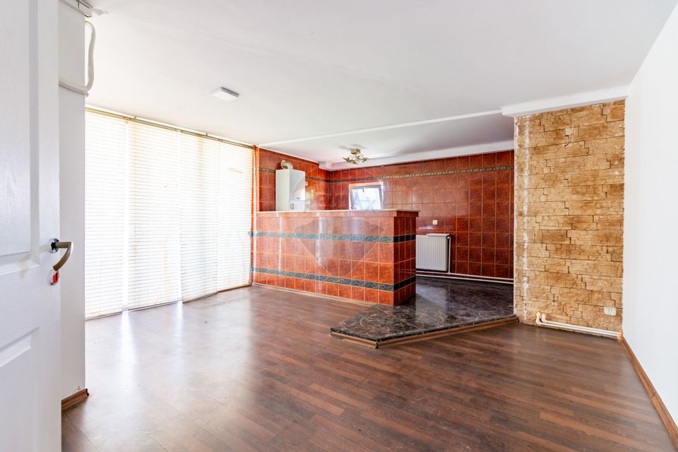 Casă / Vilă în zona Calea Calarasilor, ideal investitie, 6xparcare