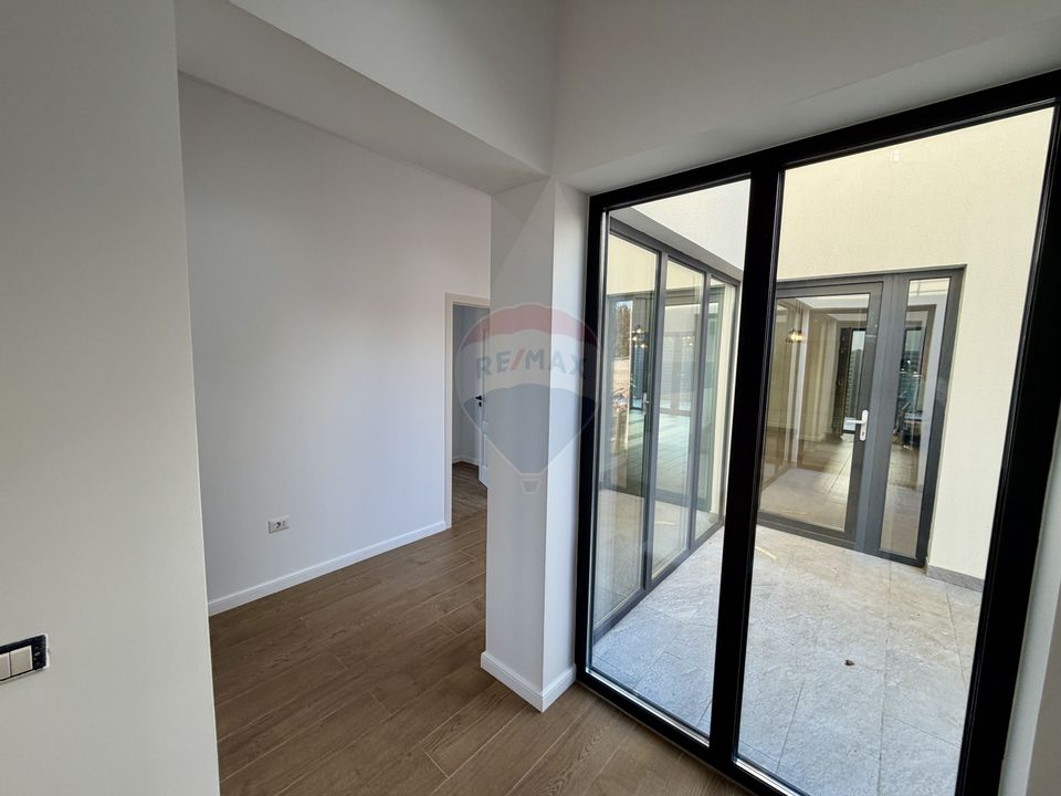 Casă / Vilă cu 4 camere de vânzare în zona Nord