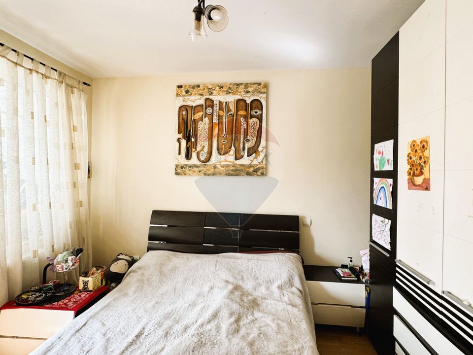 De Vanzare Apartament 4 camere - Ultra Central (orientare N-S)