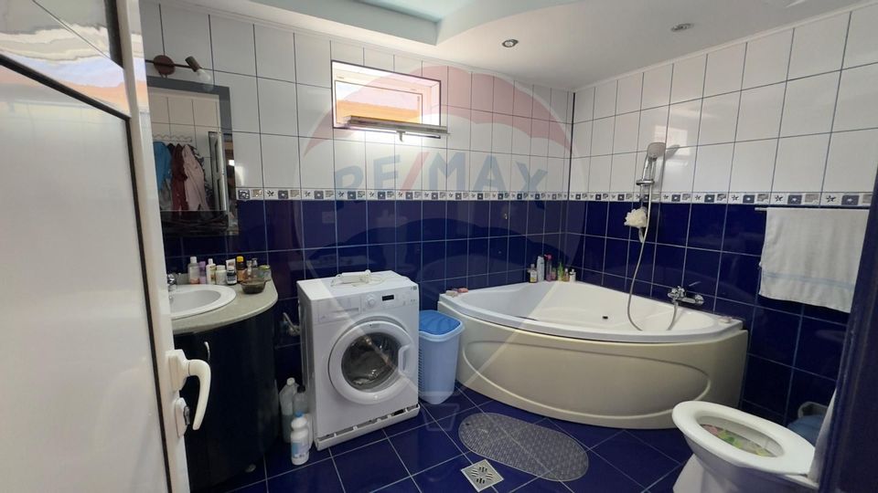 De vânzare 2 Corpuri de Casa si Teren 1388 mp in Geamăna, Bradu