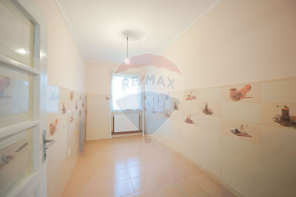 De vânzare teren 2.440 mp cu casă, asfalt și utilități – Alparea