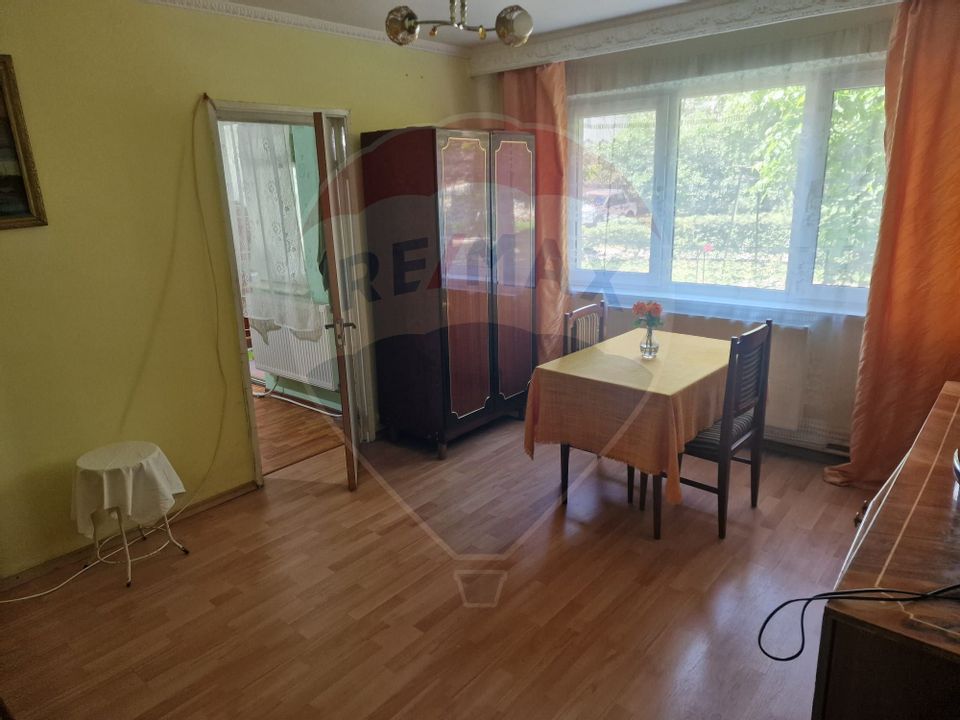 Apartament cu 2 camere de vânzare în zona Mioritei