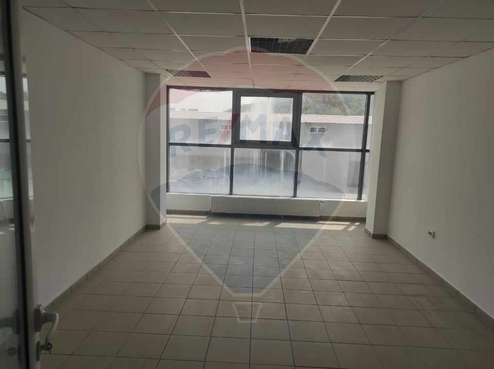 445sq.m Commercial Space for rent, Orasul de Jos area