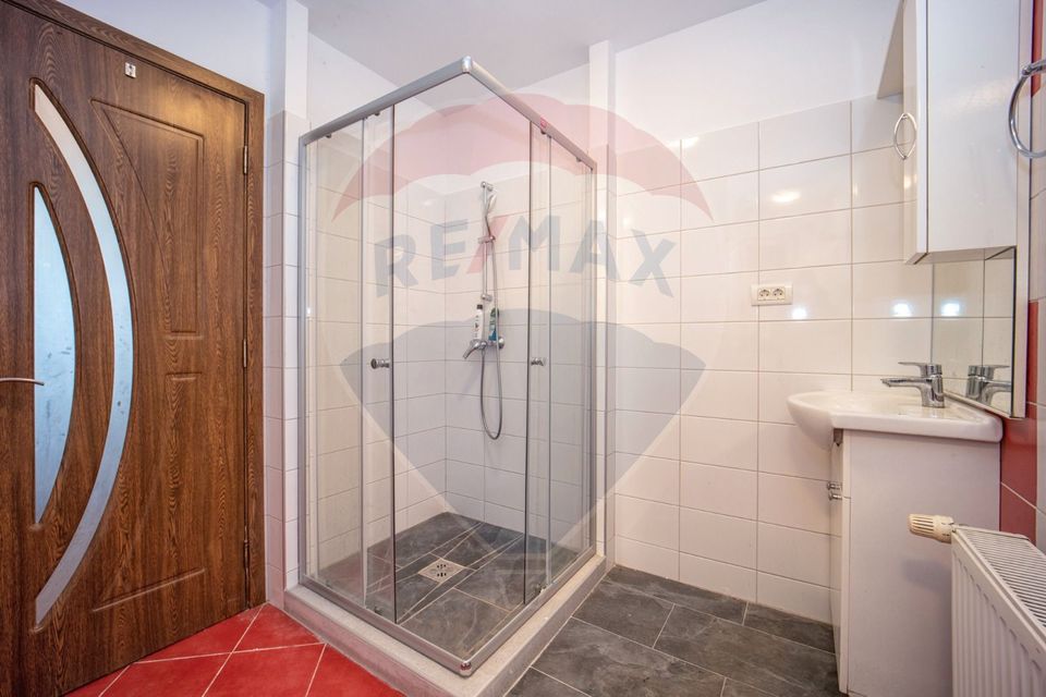 Casă cu două corpuri, teren 835 mp, str. I.L. Caragiale, Râșnov