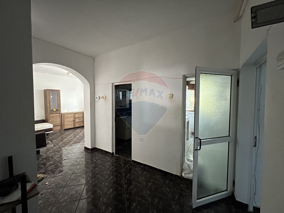 Apartament cu 2 camere DECOMANDAT - ULTRACENTRAL - de vanzare