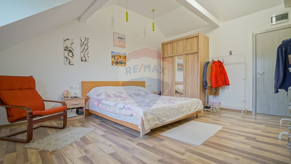 Casa multifunctionala, locuinta si destinatie comerciala Scriitorilor