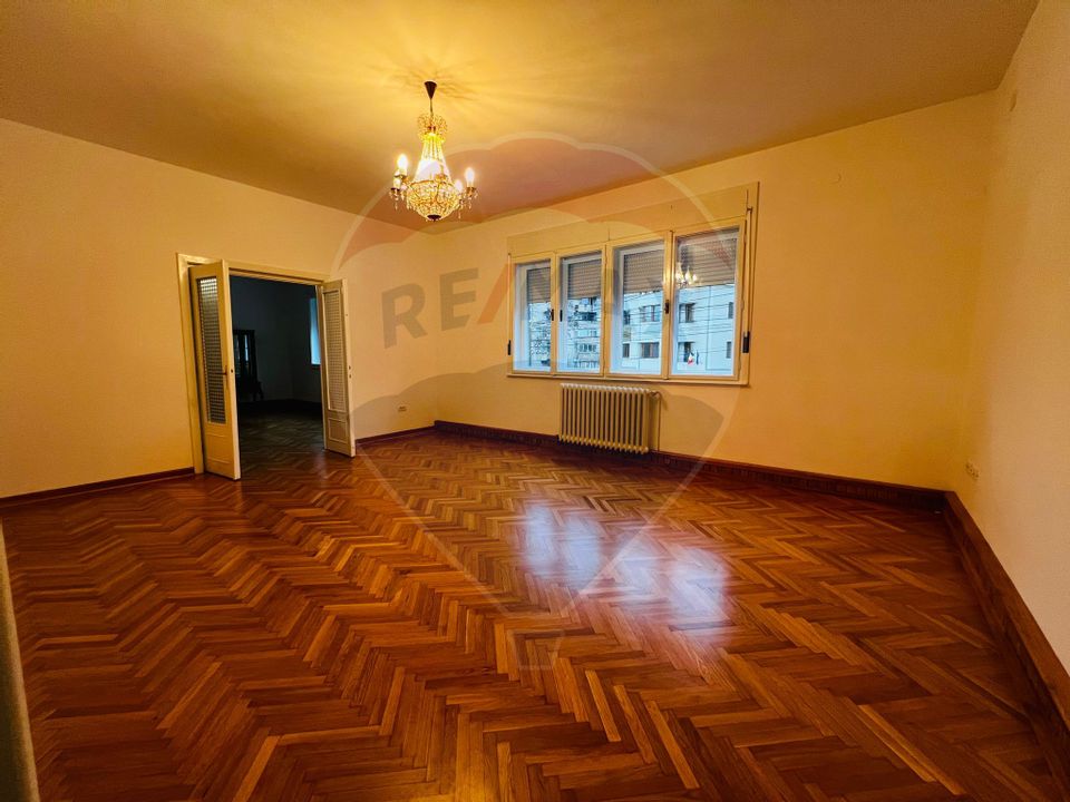 Apartament boem 5 camere zona ultracentrala etajul 1