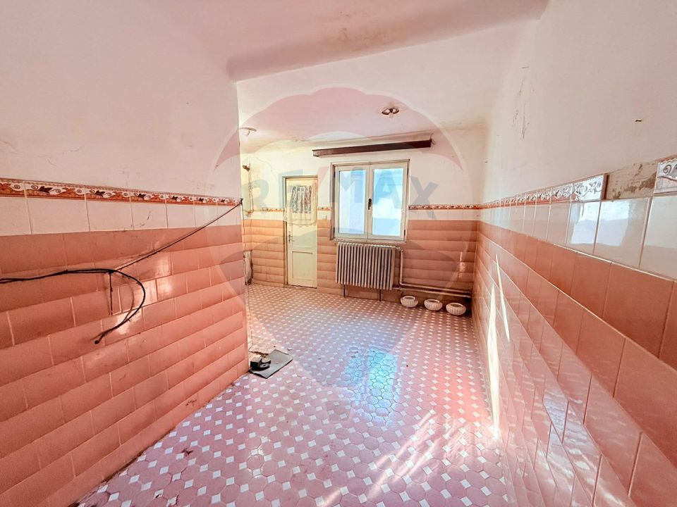 Casă de vanzare cu curte | 4 camere | Zona Gorjului | Teren generos