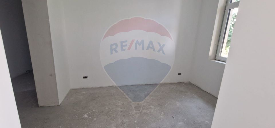 Corp cladire, 3 camere de vânzare, central, CABINET MEDICAL