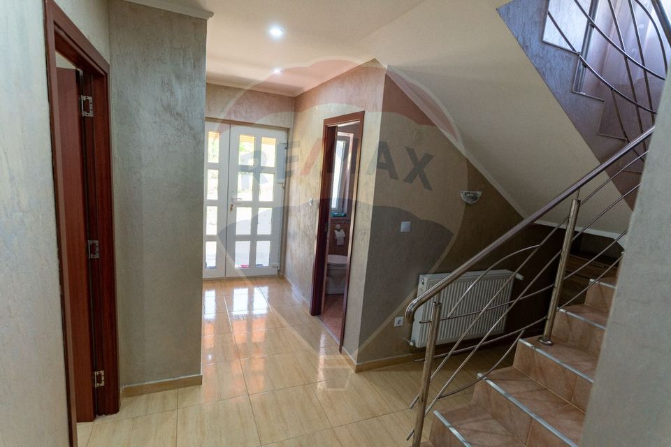 6 room House / Villa for sale