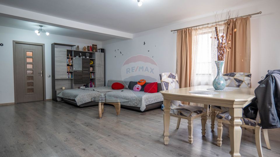 4 room House / Villa for sale, Exterior Est area