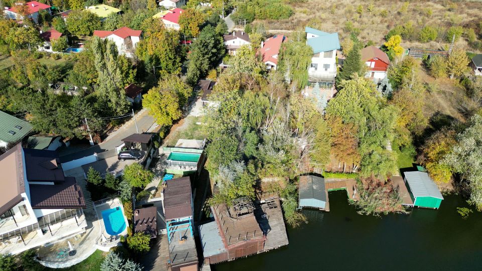 Vila 474 mp utili deschidere direct lac Snagov 1250 mp teren