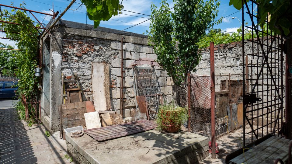 Oferta - casă de vânzare  si teren 241 mp, în zona Andronache