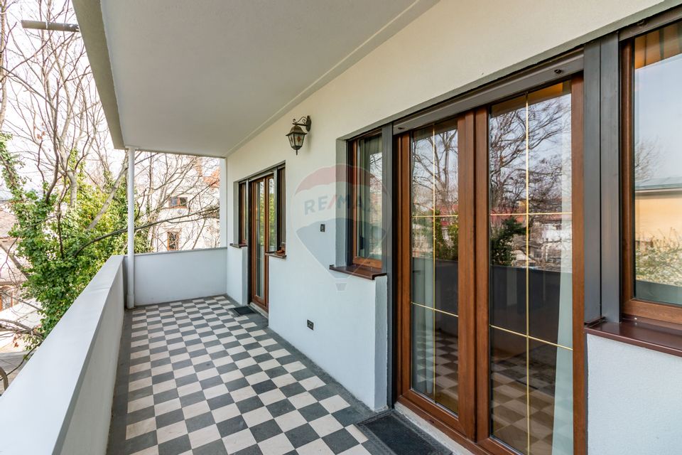 Apartament cu 4 camere de vânzare Aviatorilor/Aleea Modrogan