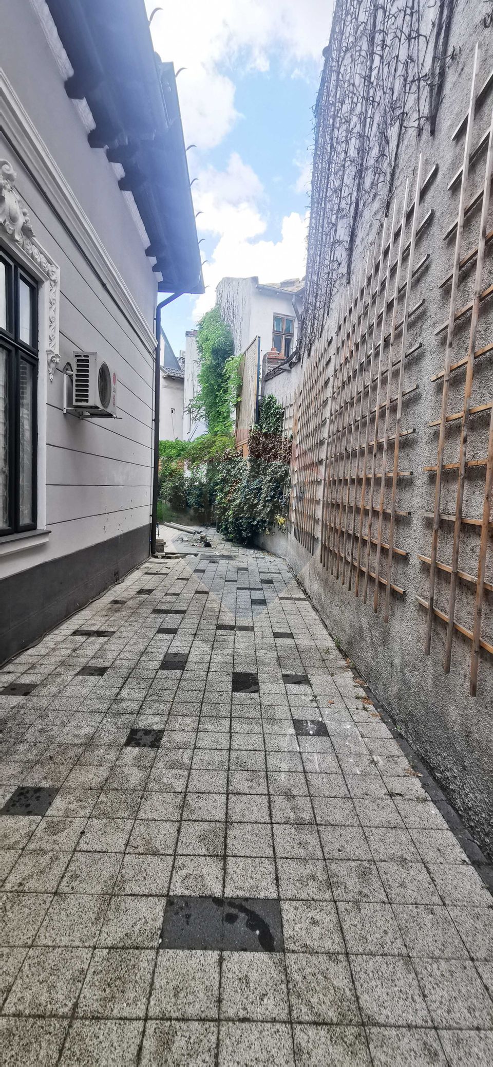 Casa / Vila cu 8 camere de vanzare în zona Cotroceni