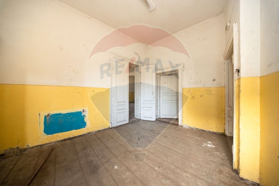 18 room House / Villa for sale, Central area