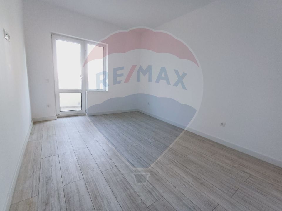 Apartament cu 3 camere de vânzare