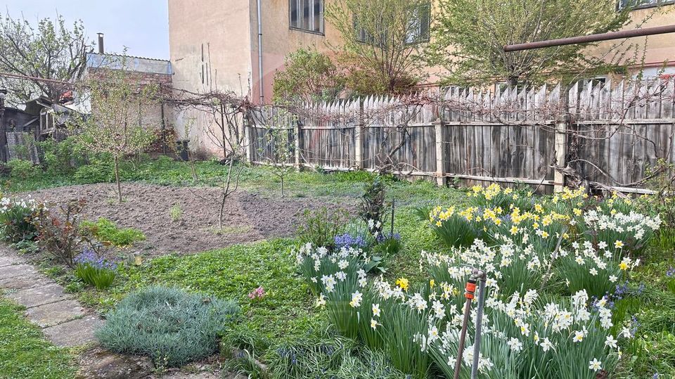 Apartament la casa de vanzare