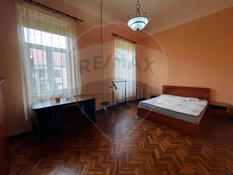 Apartament cu 2 camere de închiriat în zona Ultracentral