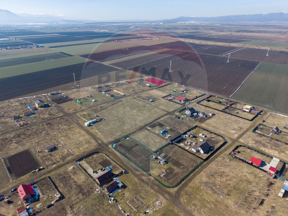 Teren intravilan de vanzare Hălchiu