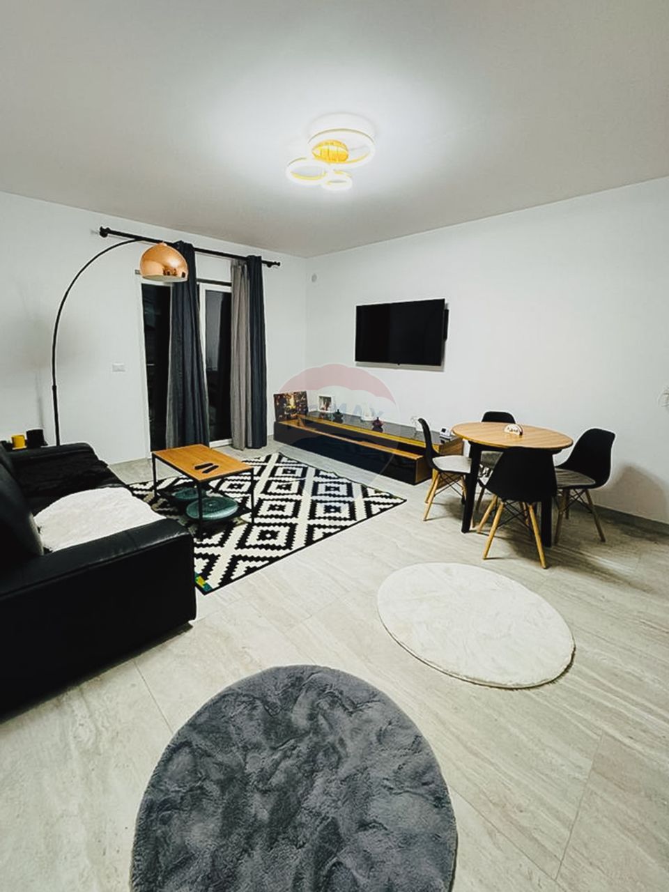 Apartament cu 3 camere de vânzare în zona Central