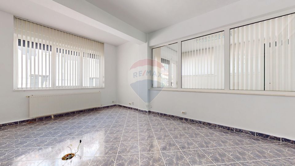 530sq.m Commercial Space for rent, Ultracentral area