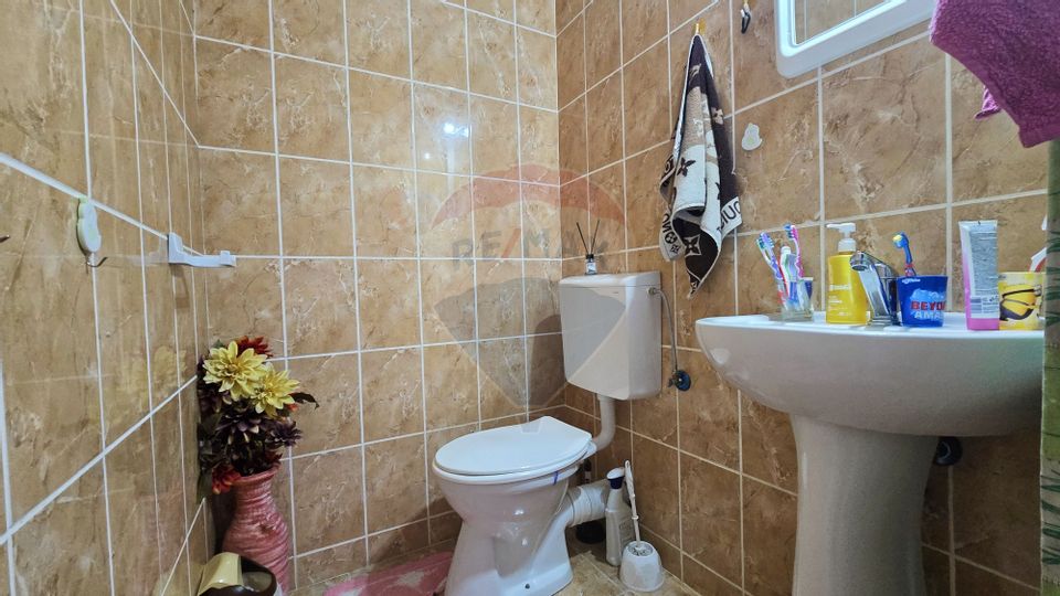 Apartament de 3 camere cu parcare subteranâ în zona Buna Ziua!