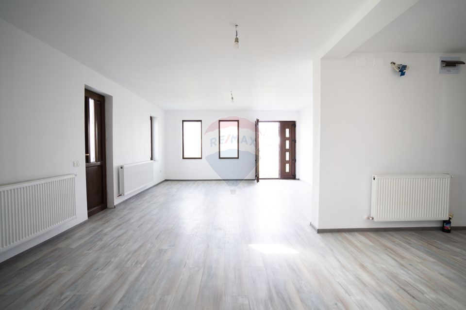 4 room House / Villa for sale