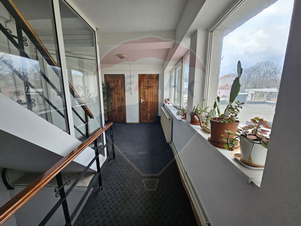 45sq.m Commercial Space for rent, Central area