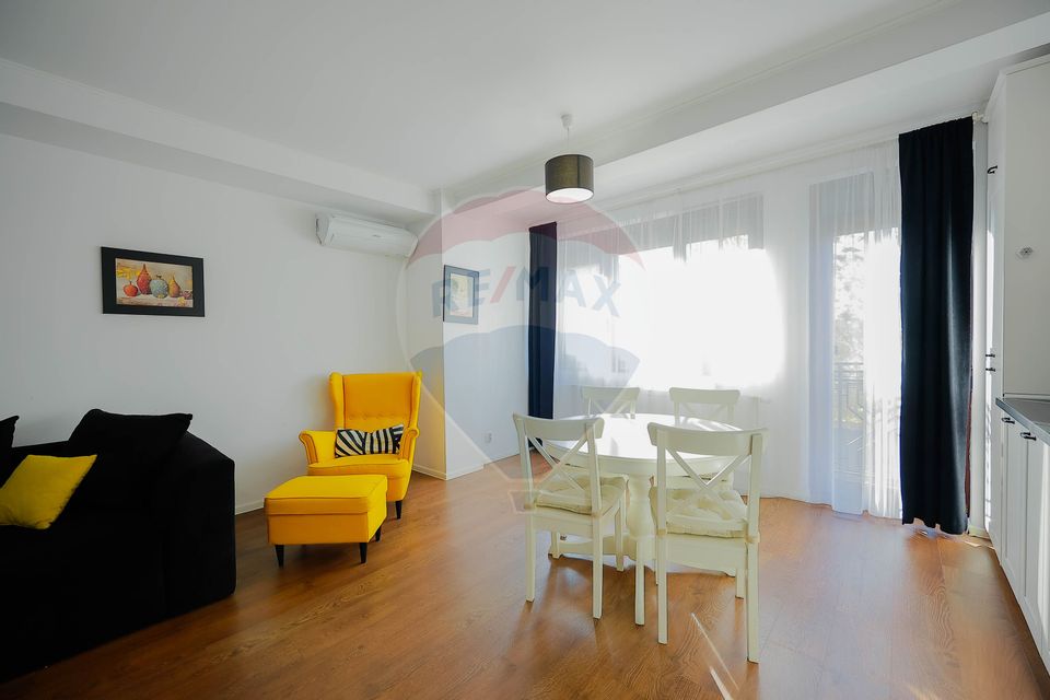 Apartament cu 3 camere de vânzare în zona Ultracentral