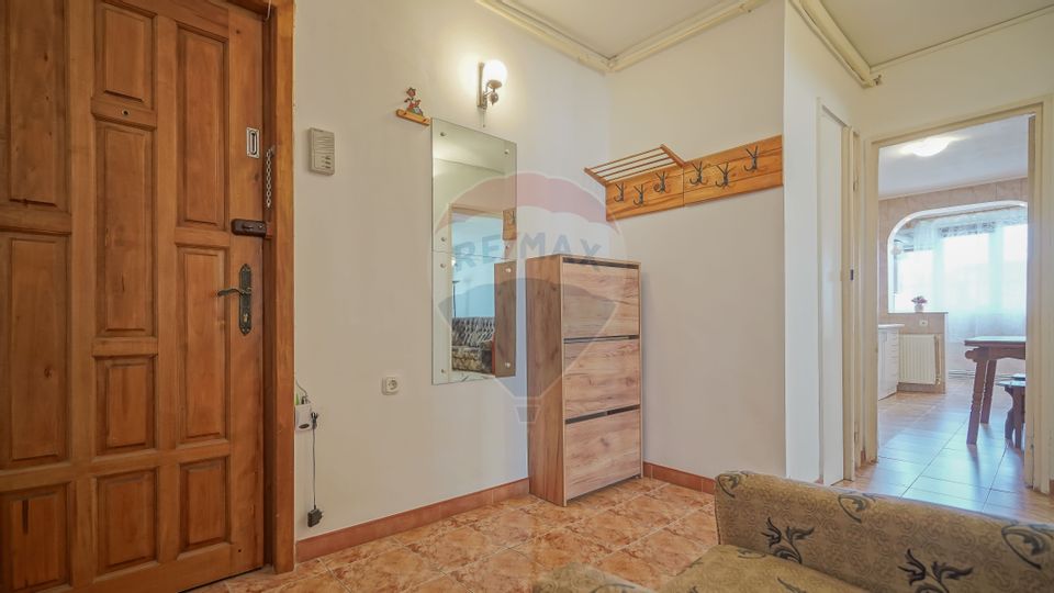 Apartament cu 3 camere de vânzare în Tractorul, Str. Independentei