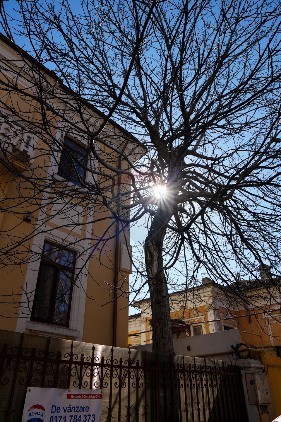 Vila cu 18 camere de vanzare in zona Peninsula