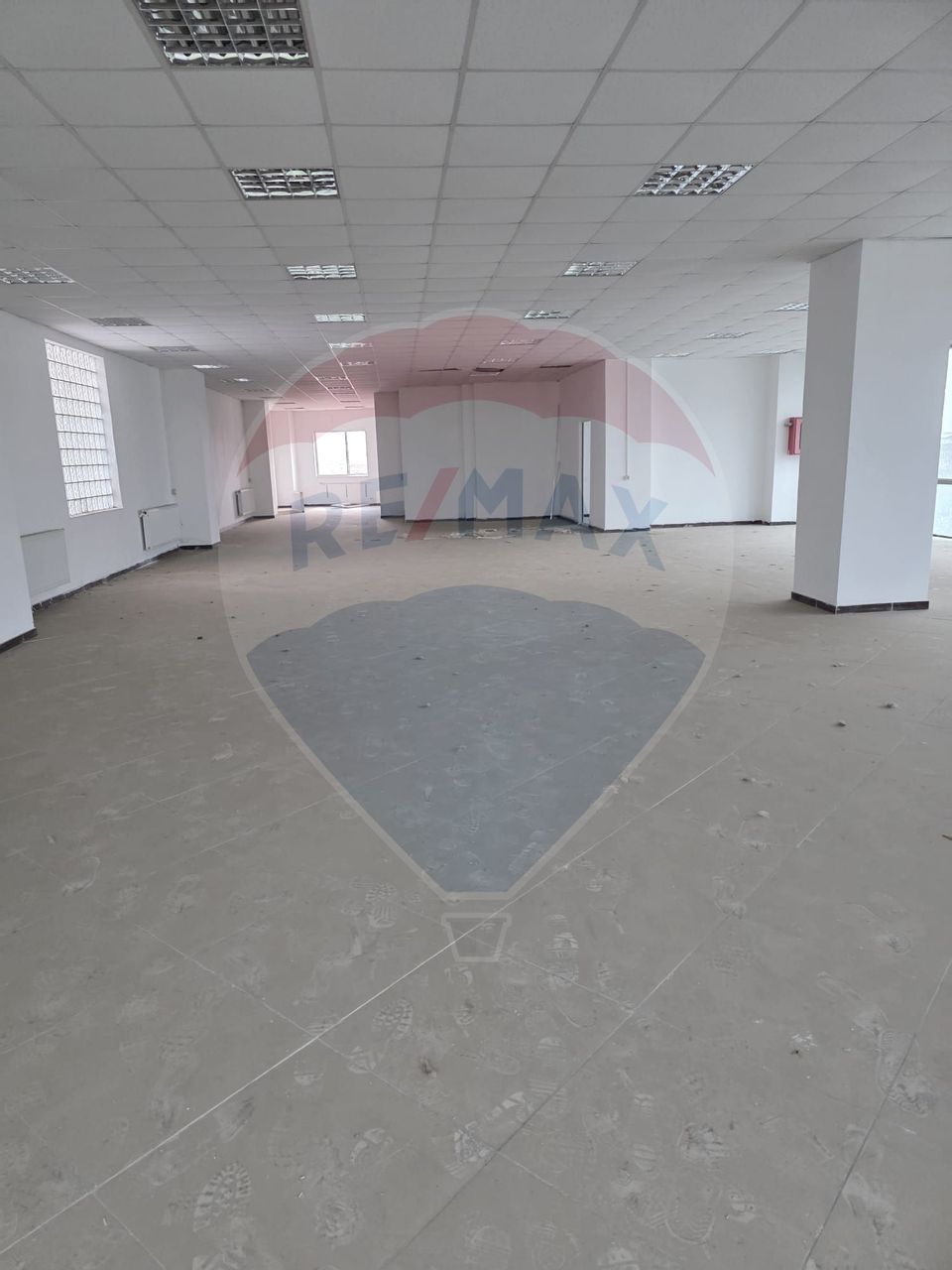 Vanzar spatii comerciale + birouri DN1 Otopeni stradal 2246 mp