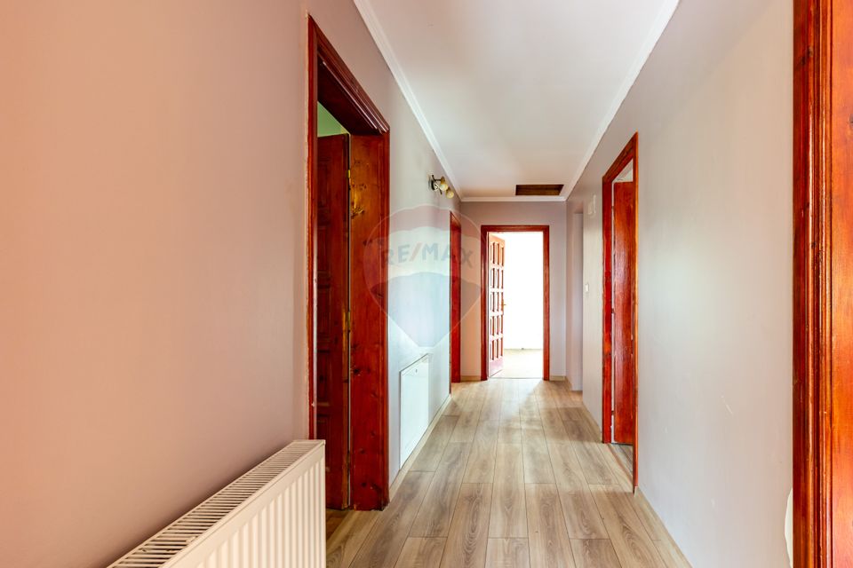 Snagov Villa for Sale | Pool, Orchard, 8 Rooms | 3077 sqm land