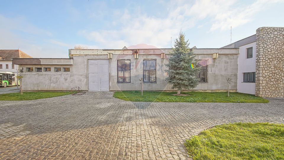 Spații comerciale de închiriat în Bod, suprafață 535 mp,  3 intrări