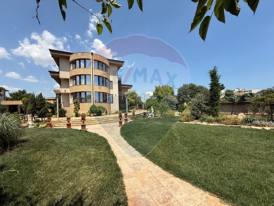 Vila cu piscina si teren 2350mp de vanzare in Mamaia Sat