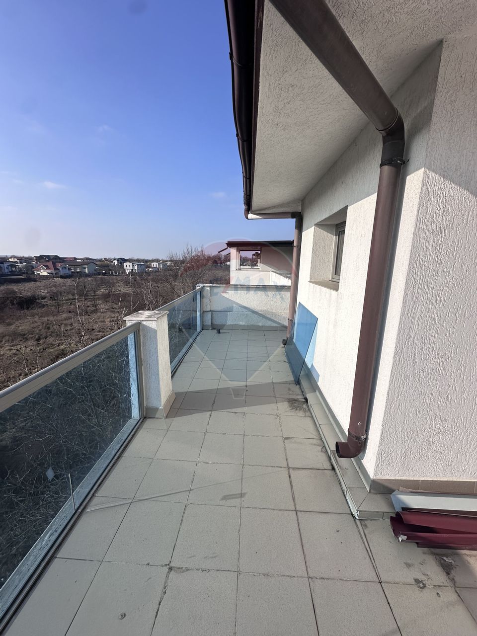 Apartament cu 4 camere de vânzare