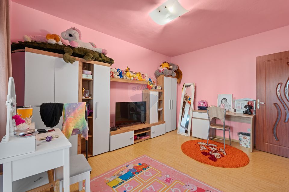 Casă / Vilă cu 6 camere de vânzare - Oraselul Copiilor