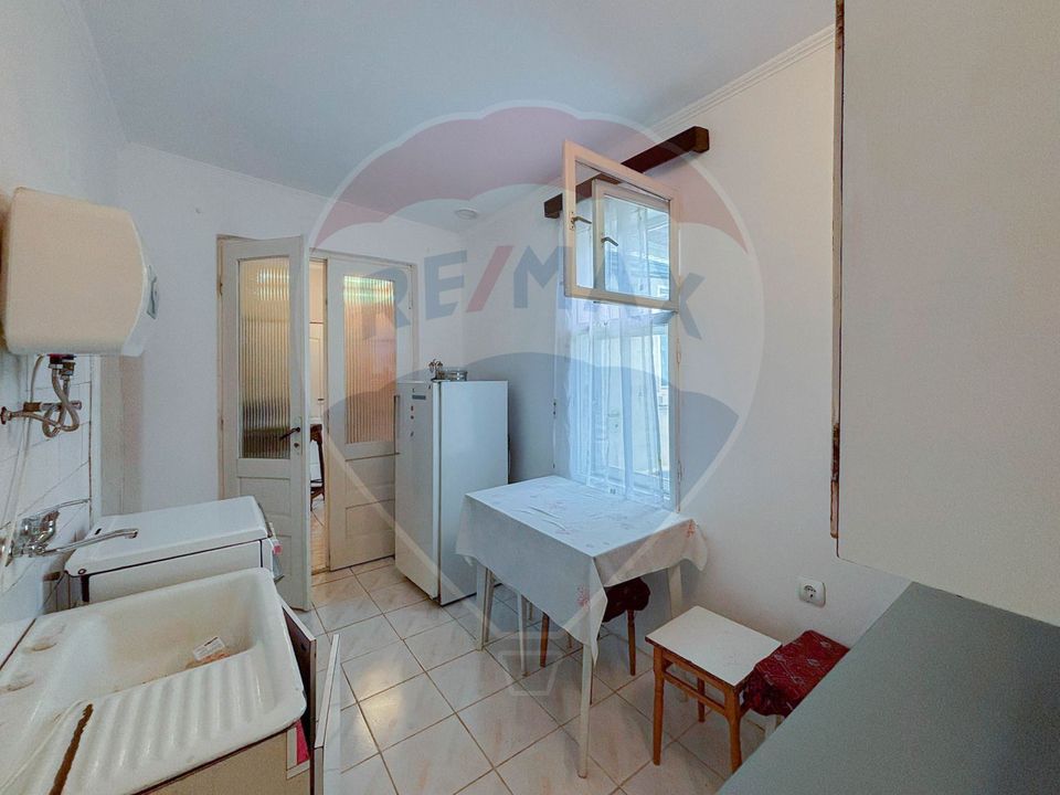 Casă / Vilă cu 5 camere de vânzare în Aleșd zona Ultracentral