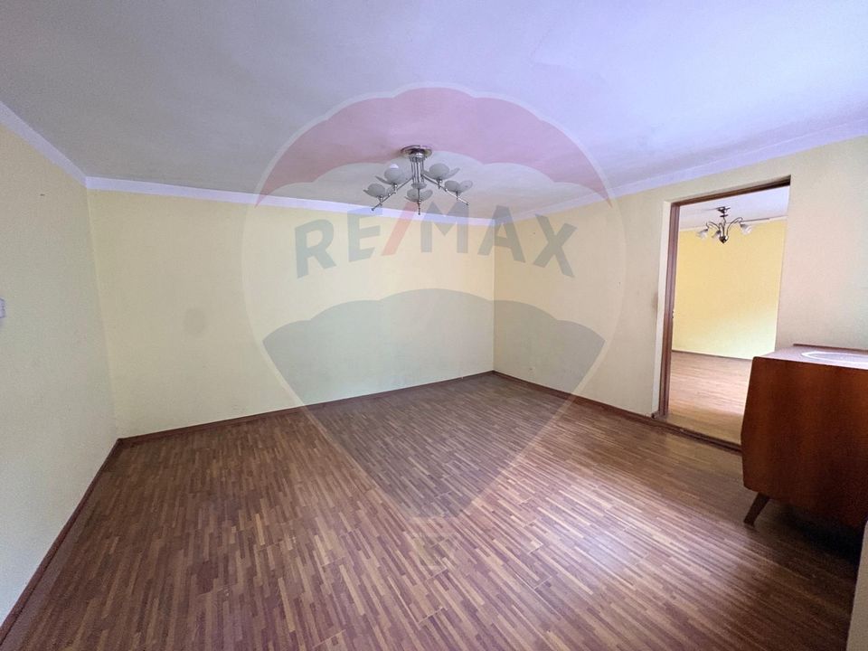 Casă cu curte generoasă și multiple posibilități – zona Moșnei