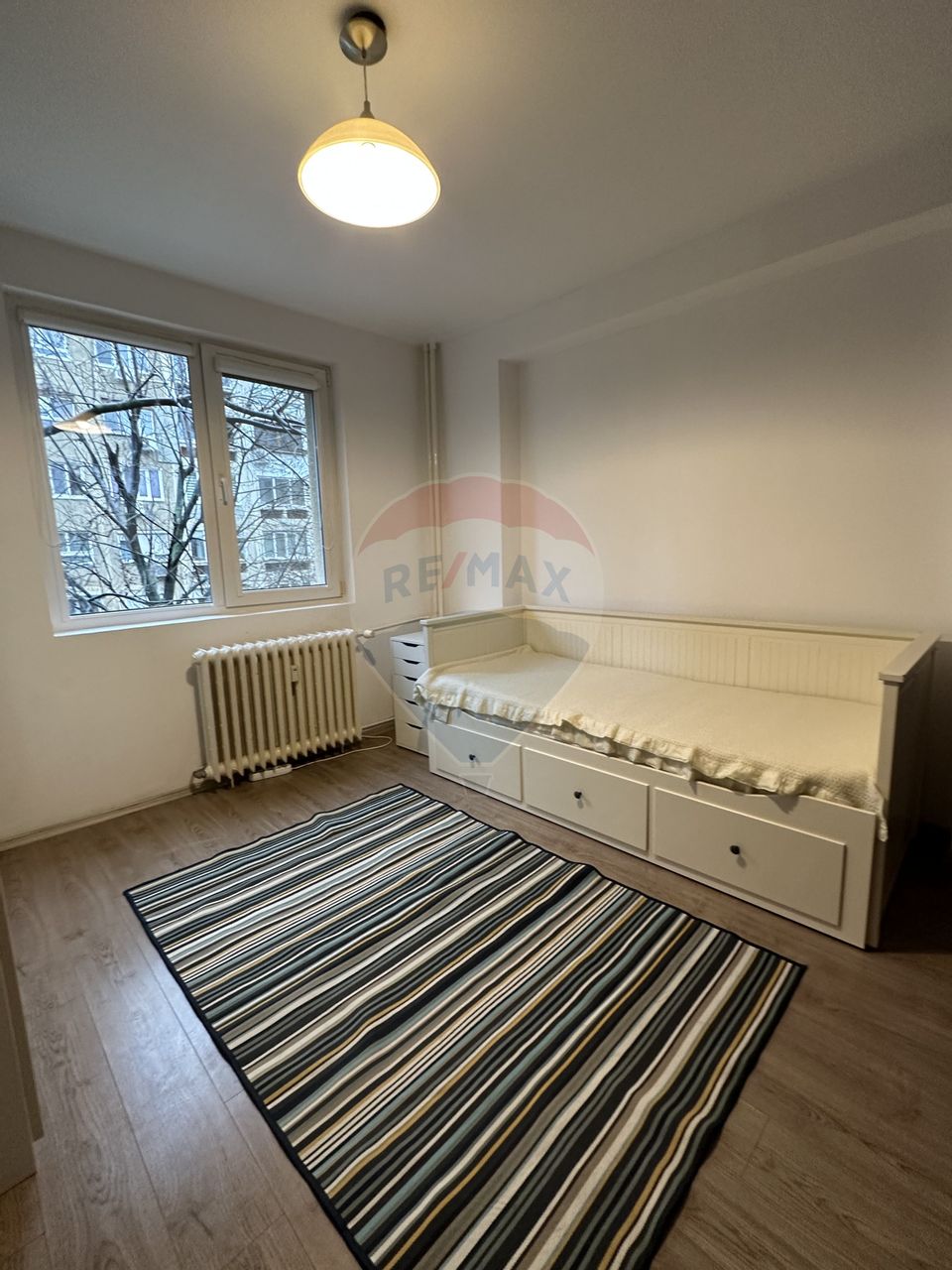 Apartament cu 3 camere de închiriat în zona Tineretului