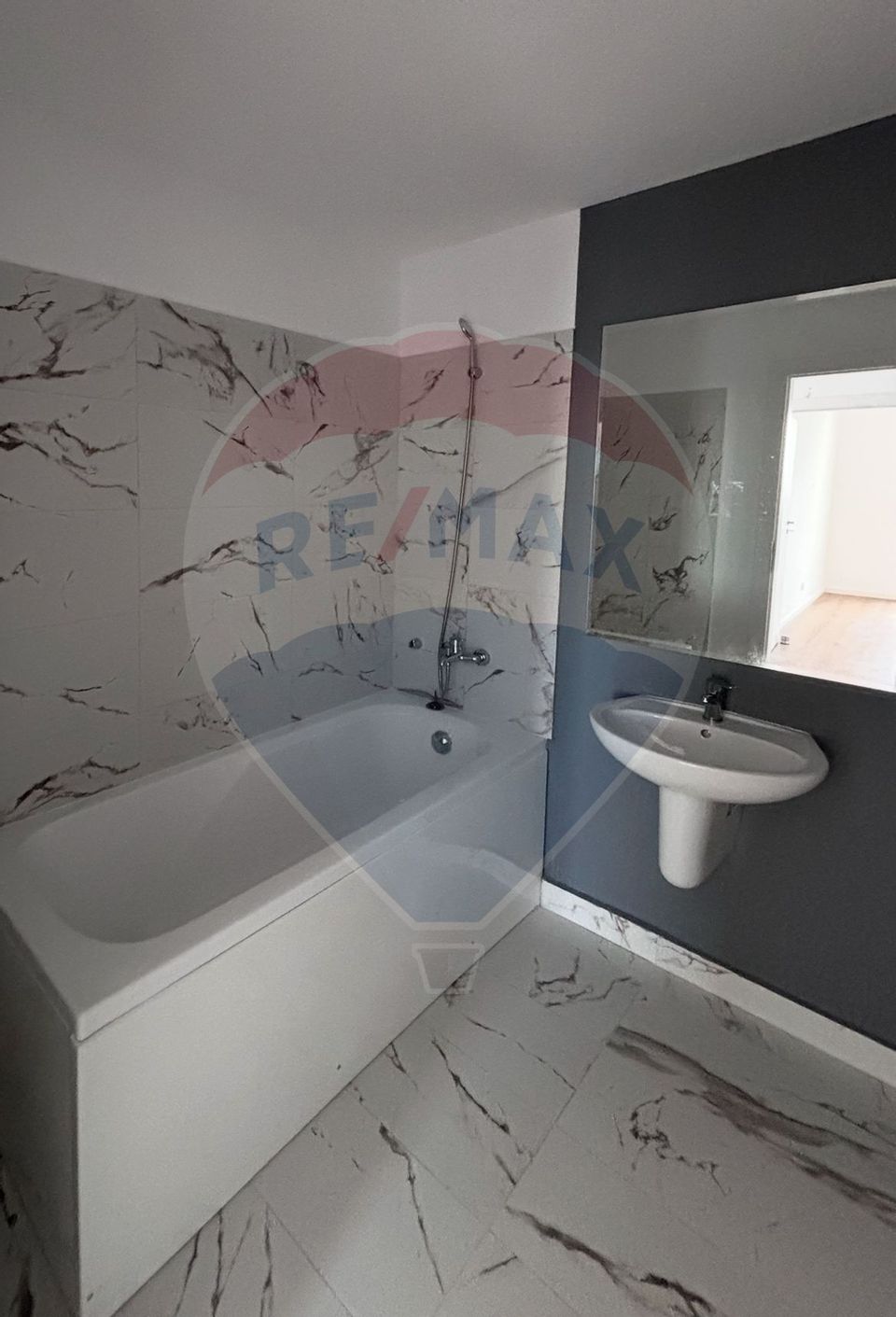 De Vanzare Apartament 3 camere Buftea