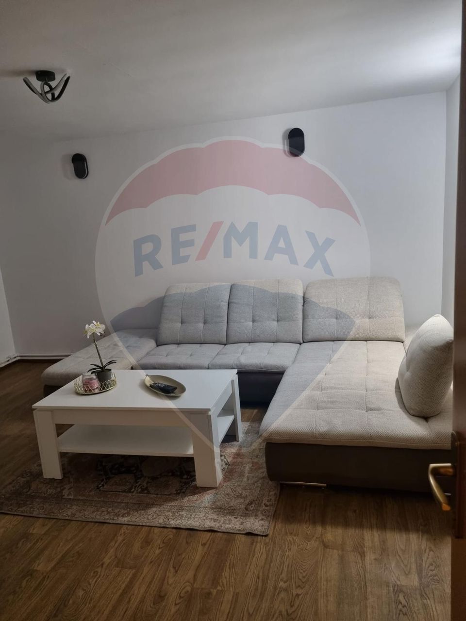 Apartament cu 3 camere de vânzare în zona Central Radauti