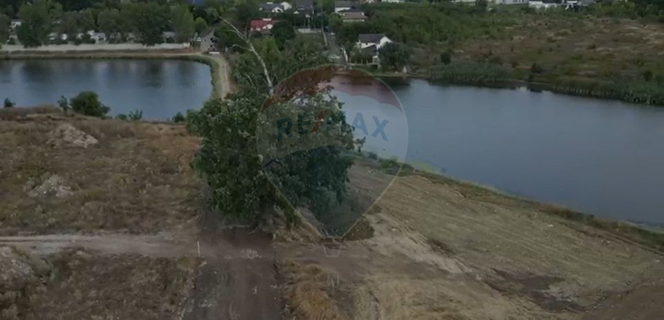 Teren Intravilan de Vânzare – 5.000 mp cu Deschidere la Lac.