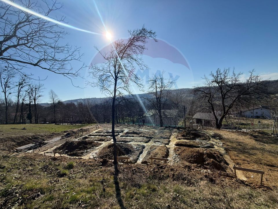 Carbunari Vanzare teren cu fundatie, proiect de casa si racorduri