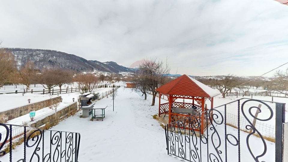 Casă de vacanță/Pensiune | Bran | 728 mp curte