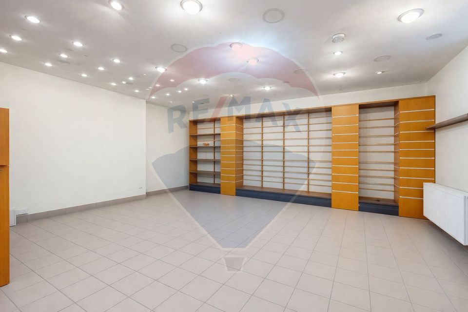 741sq.m Commercial Space for sale