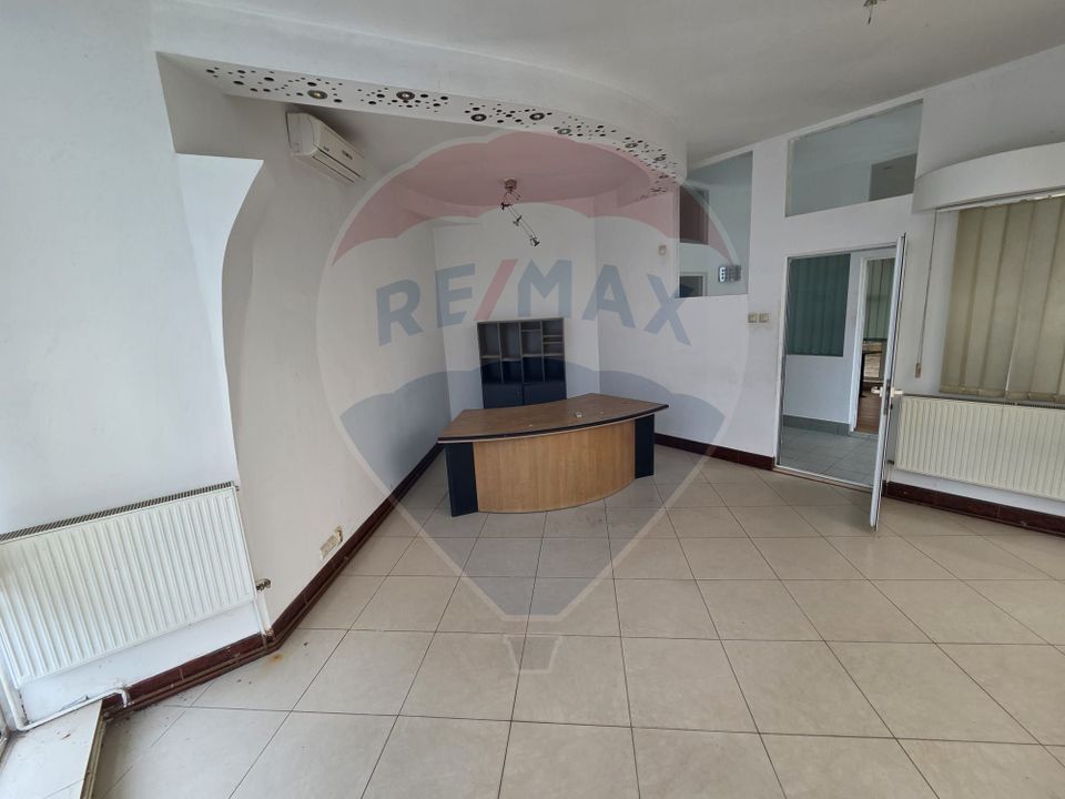 Ansamblu casa de locuit, hala productie ,spatiu de birouri si teren